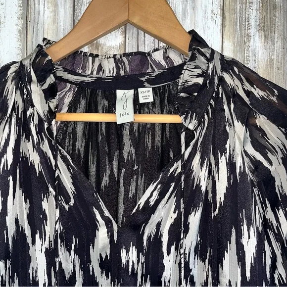 Joie Satin Black & White Printed Satin Blouse - Picture 5 of 6